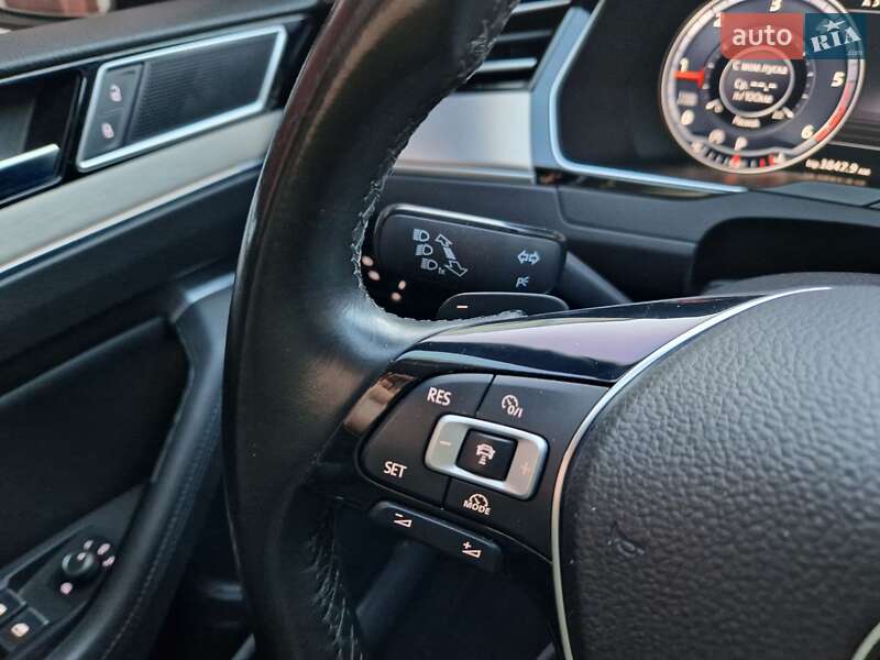 Універсал Volkswagen Passat 2016 в Києві фото 24 Універсал Volkswagen Passat 2016 в Києві
