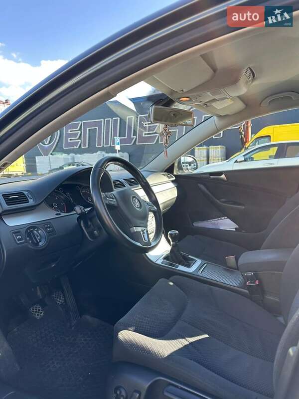 Седан Volkswagen Passat 2009 в Івано-Франківську