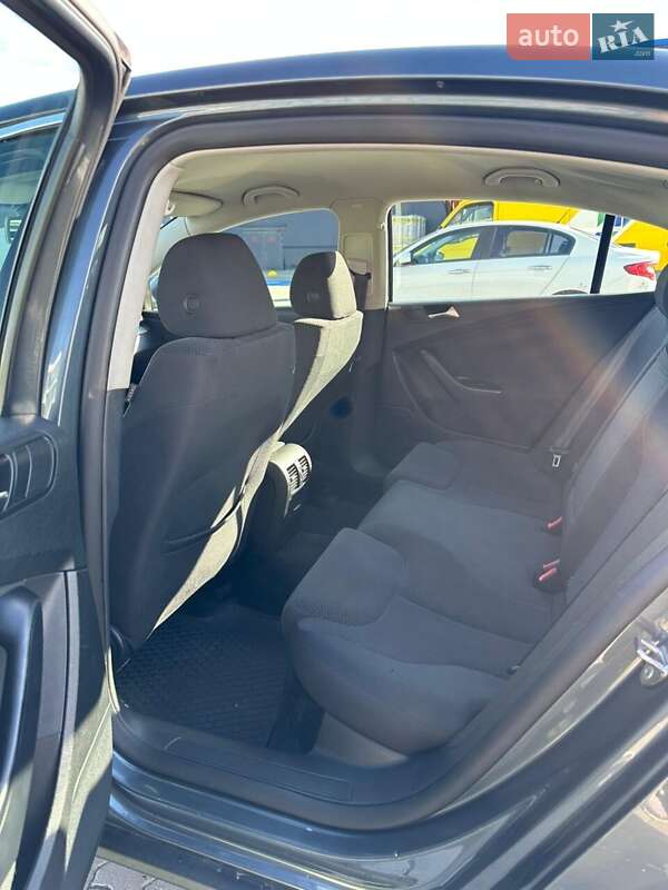 Седан Volkswagen Passat 2009 в Івано-Франківську