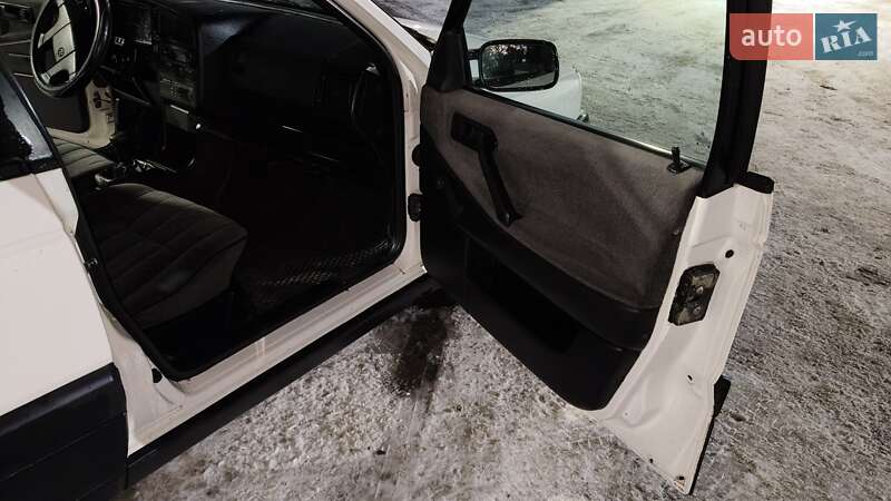 Універсал Volkswagen Passat 1993 в Лисянці