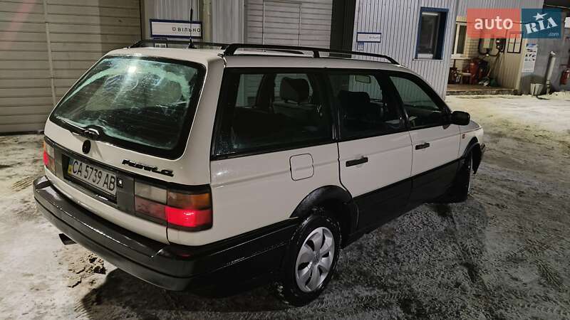 Універсал Volkswagen Passat 1993 в Лисянці