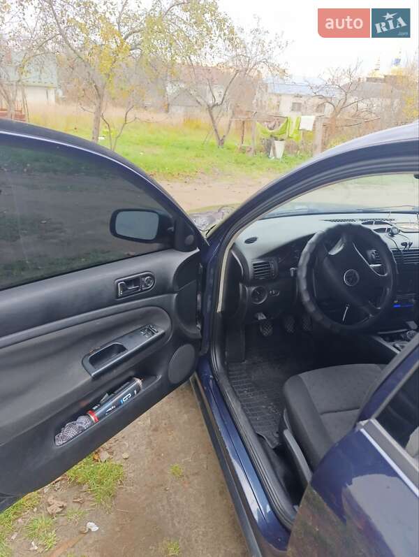 Універсал Volkswagen Passat 1997 в Новояворівську