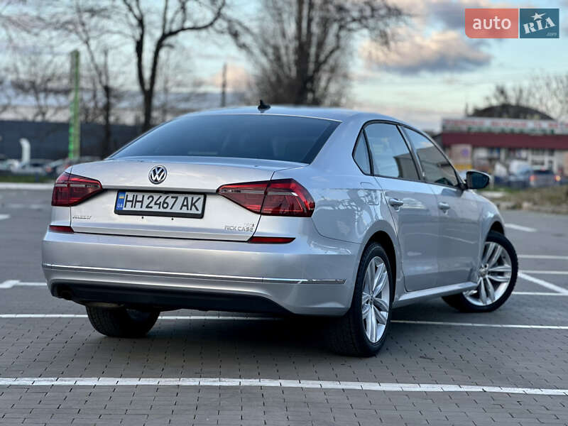 Седан Volkswagen Passat 2018 в Одессе