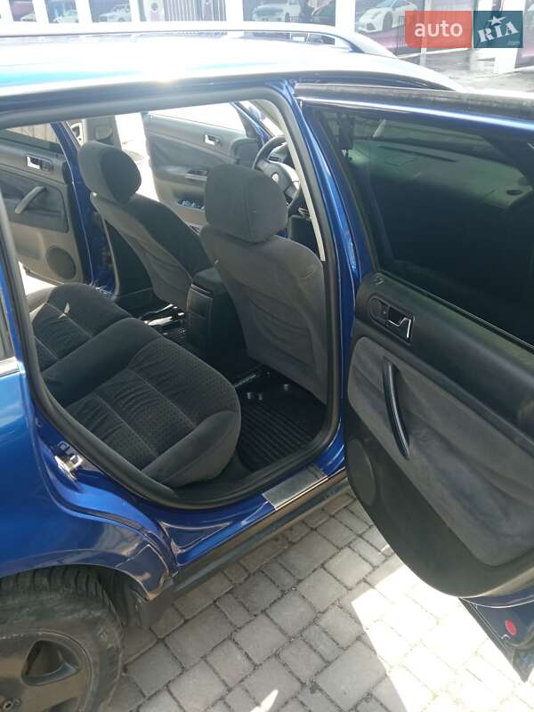 Універсал Volkswagen Passat 2000 в Рівному