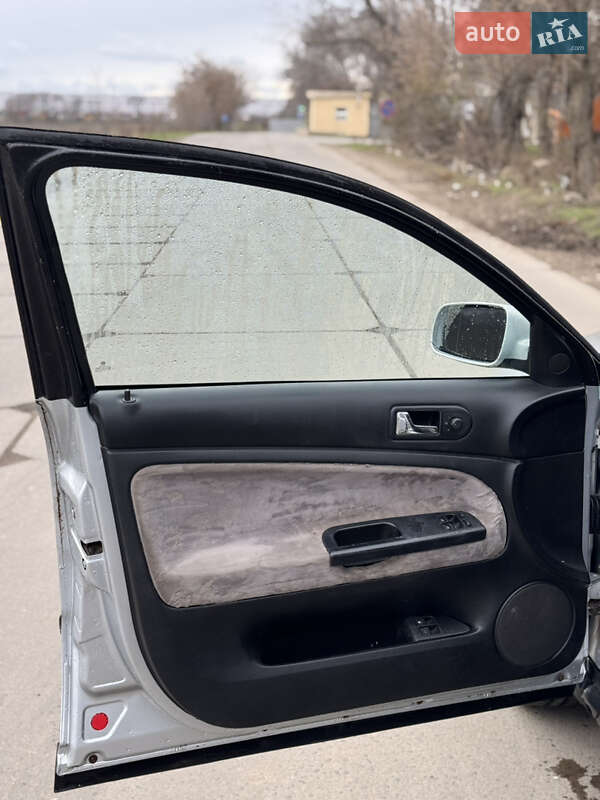 Универсал Volkswagen Passat 2003 в Нерубайском