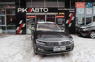Седан Volkswagen Passat 2018 в Львове