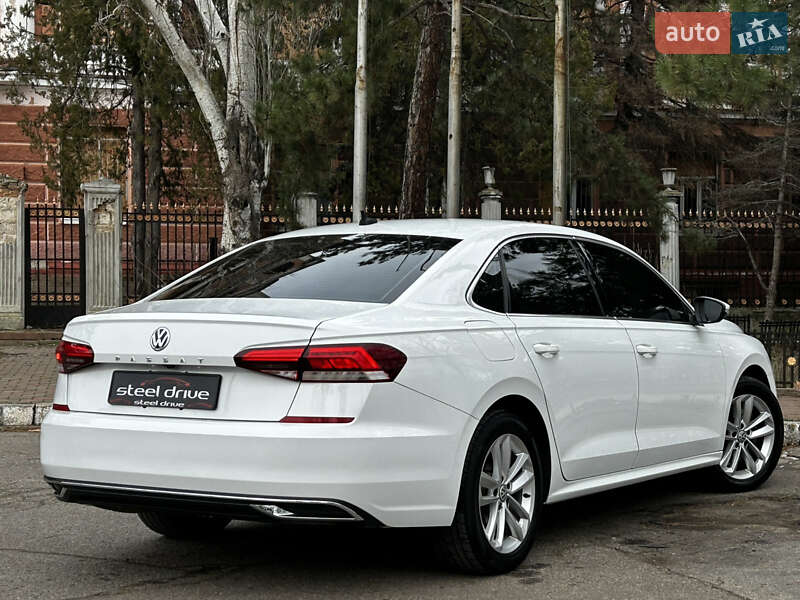 Седан Volkswagen Passat 2021 в Николаеве