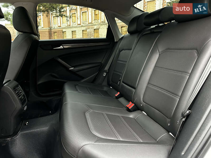 Седан Volkswagen Passat 2021 в Николаеве