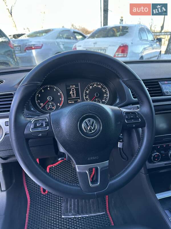Седан Volkswagen Passat 2012 в Смілі