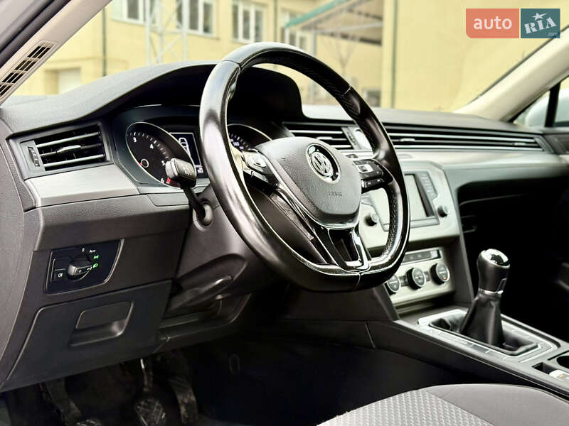 Универсал Volkswagen Passat 2016 в Луцке