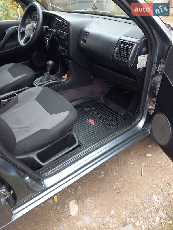 Універсал Volkswagen Passat 1995 в Мукачевому