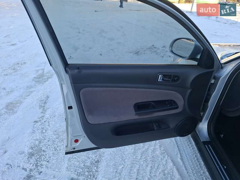 Універсал Volkswagen Passat 2004 в Черкасах фото 11 Універсал Volkswagen Passat 2004 в Черкасах