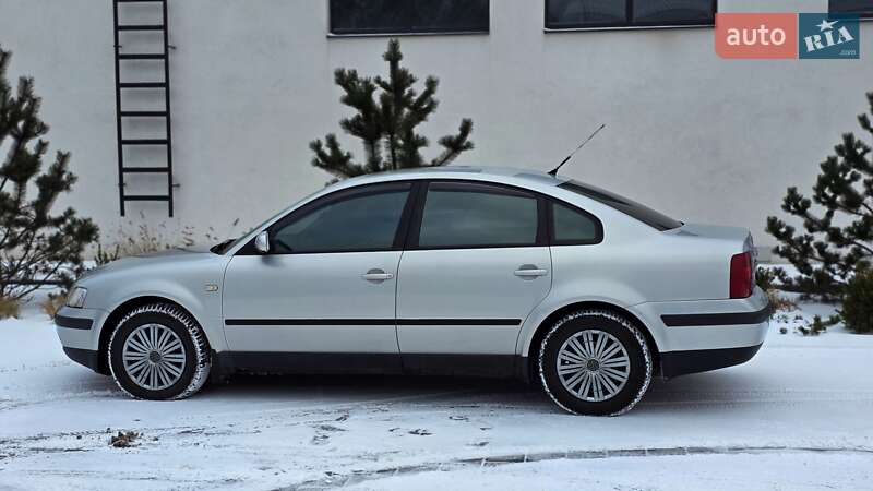 Седан Volkswagen Passat 1997 в Луцке