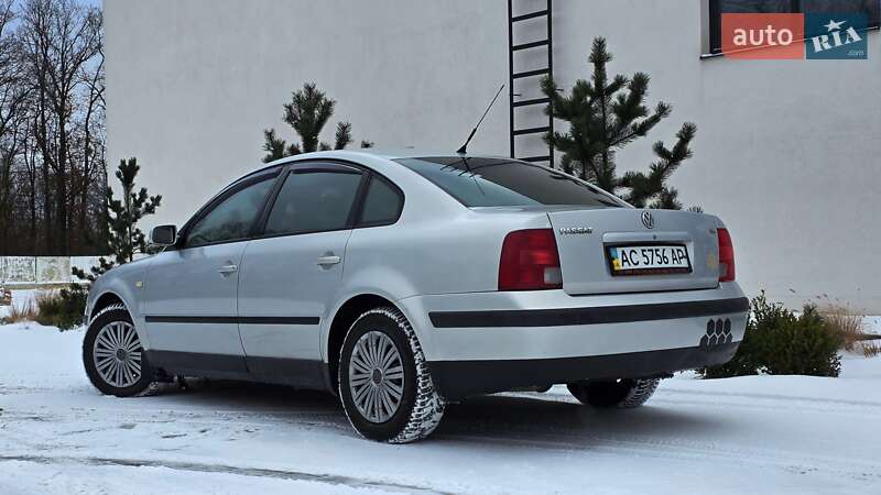 Седан Volkswagen Passat 1997 в Луцке