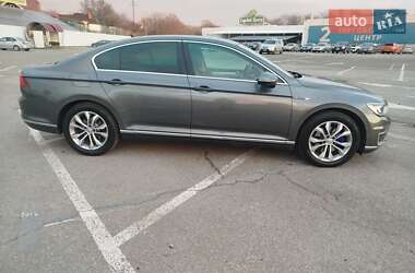 Седан Volkswagen Passat 2016 в Ужгороді