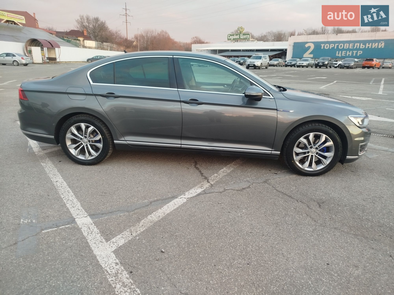 Продам пасат б8 Passat GTE 1.4tsi гібрид бензин/електрика (непутайте з дизельом або простим бензином )
2016р 250 тис .машина в хорошому стані. Машина рік як заїхала в укр. Андрій