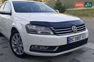 Седан Volkswagen Passat 2012 в Львові