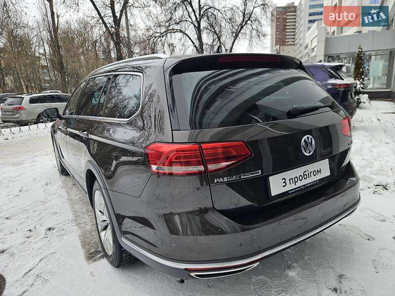 Универсал Volkswagen Passat 2018 в Киеве