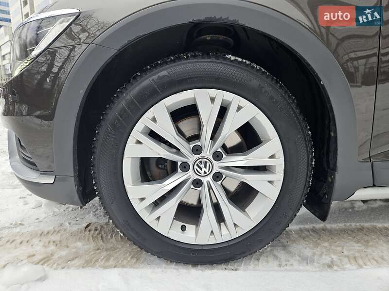 Универсал Volkswagen Passat 2018 в Киеве