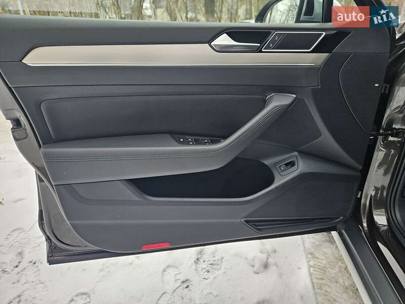 Универсал Volkswagen Passat 2018 в Киеве