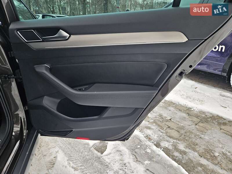 Универсал Volkswagen Passat 2018 в Киеве