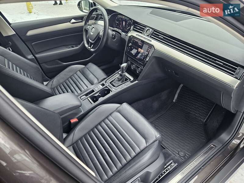 Универсал Volkswagen Passat 2018 в Киеве