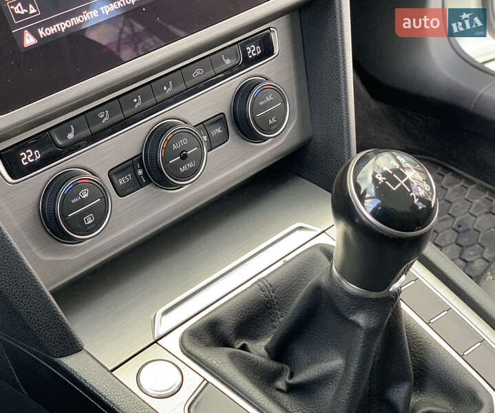 Универсал Volkswagen Passat 2018 в Киверцах