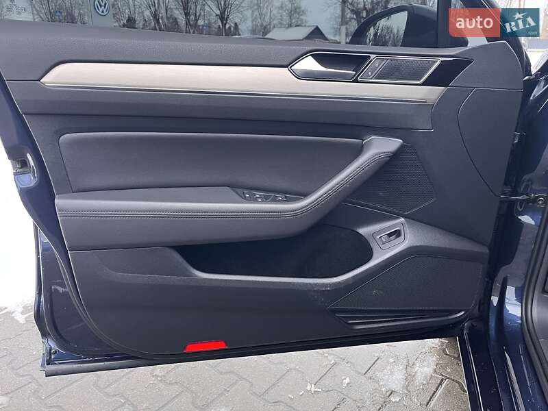 Універсал Volkswagen Passat 2017 в Житомирі
