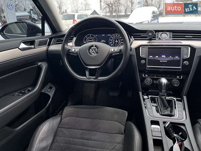 Універсал Volkswagen Passat 2017 в Житомирі