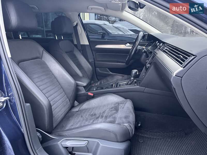 Універсал Volkswagen Passat 2017 в Житомирі