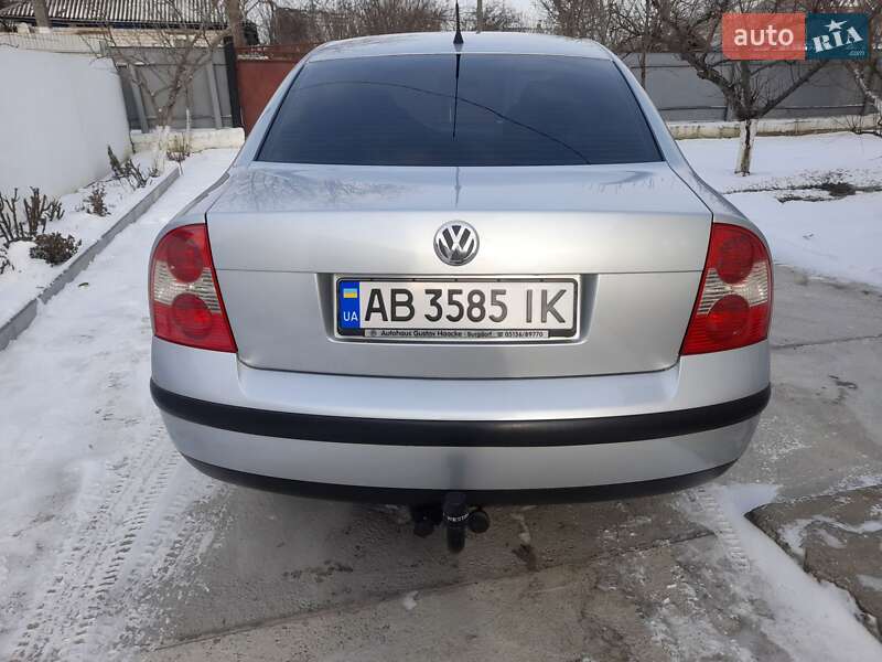 Седан Volkswagen Passat 2002 в Тульчине