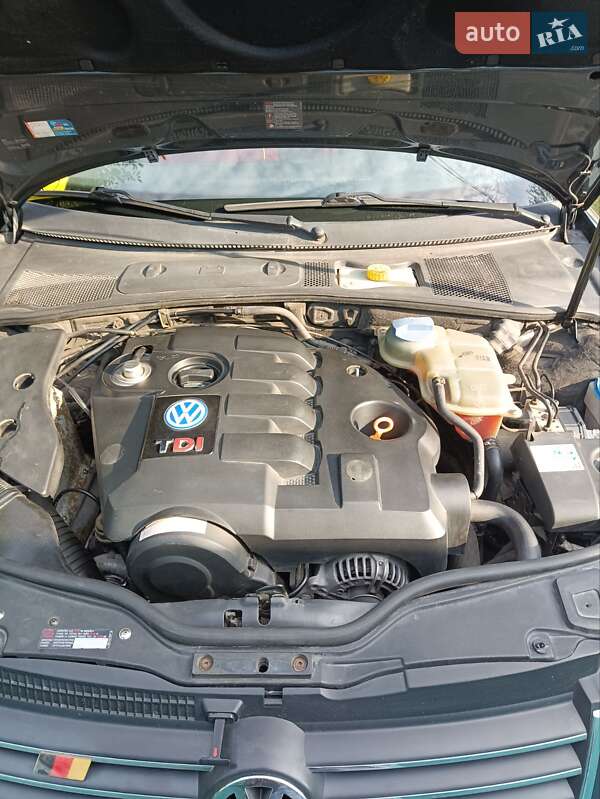 Універсал Volkswagen Passat 2001 в Путивлі