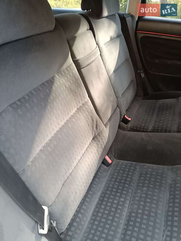 Універсал Volkswagen Passat 2001 в Путивлі