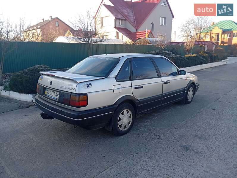 Седан Volkswagen Passat 1991 в Вараше