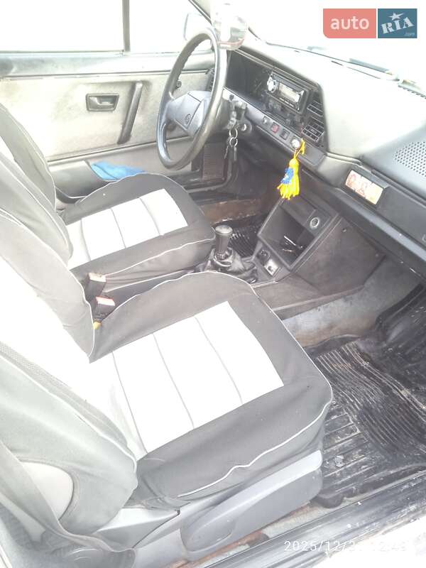 Універсал Volkswagen Passat 1987 в Дунаївцях