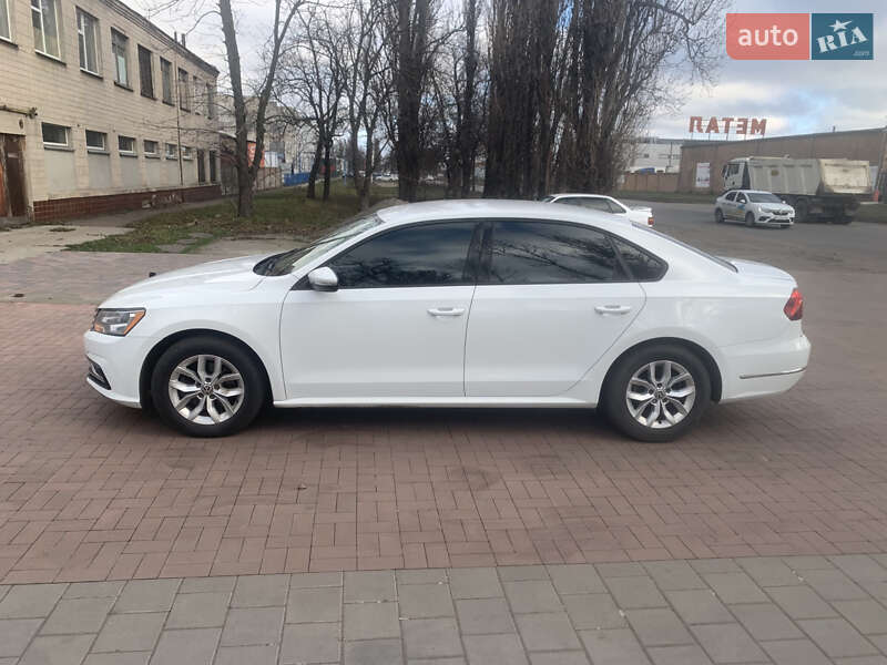 Седан Volkswagen Passat 2017 в Черкассах