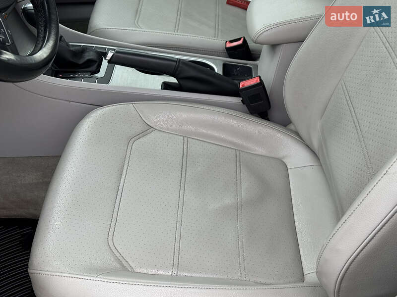 Седан Volkswagen Passat 2014 в Киеве