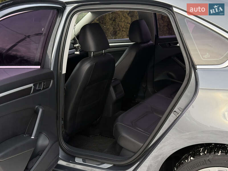 Седан Volkswagen Passat 2017 в Луцке