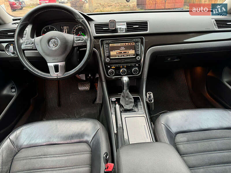 Седан Volkswagen Passat 2011 в Луцьку