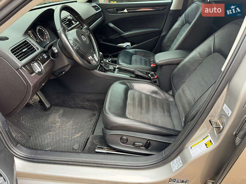 Седан Volkswagen Passat 2011 в Луцьку
