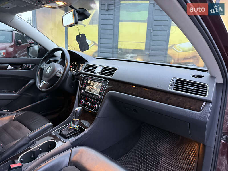 Седан Volkswagen Passat 2014 в Стрые