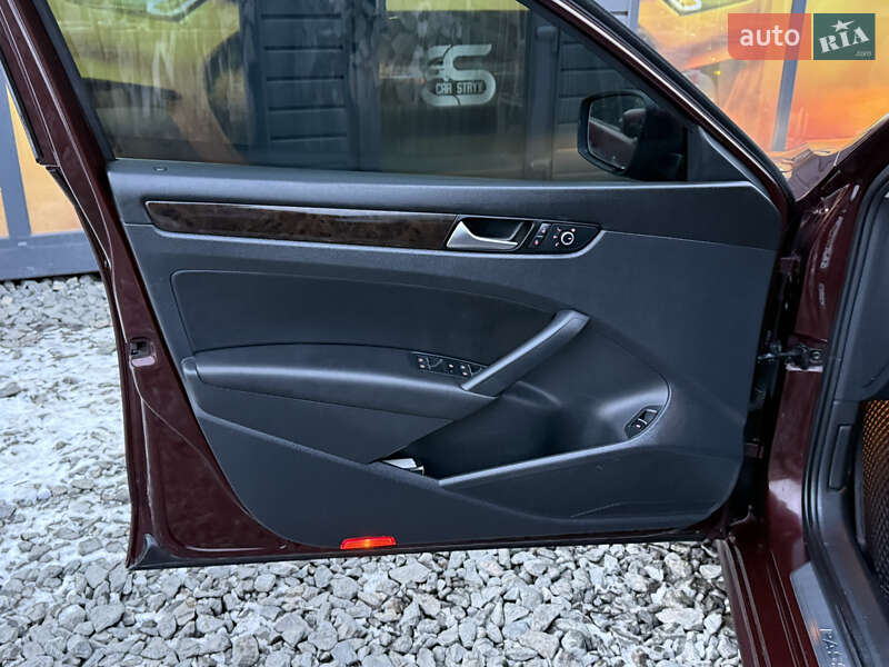 Седан Volkswagen Passat 2014 в Стрые