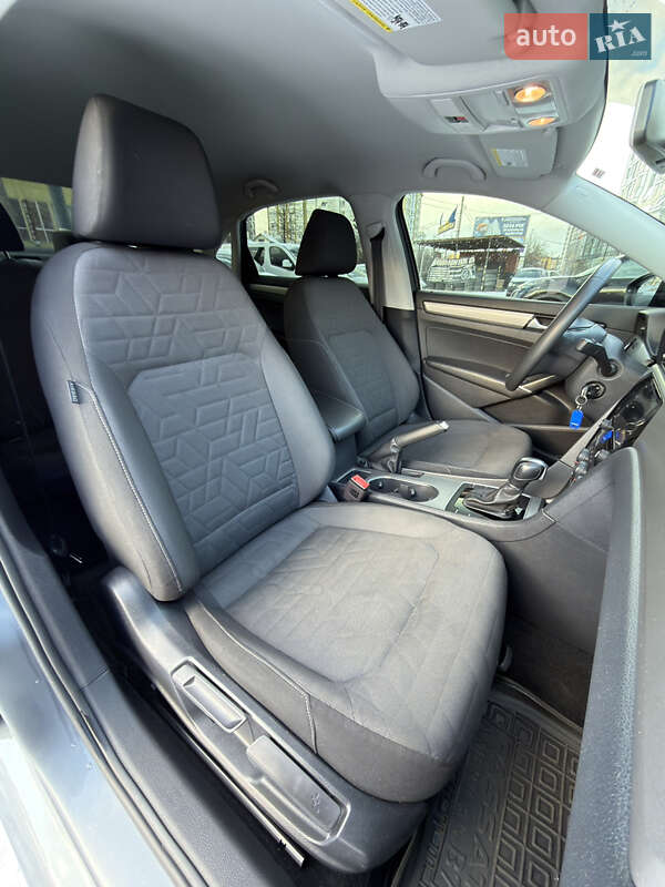 Седан Volkswagen Passat 2020 в Ивано-Франковске