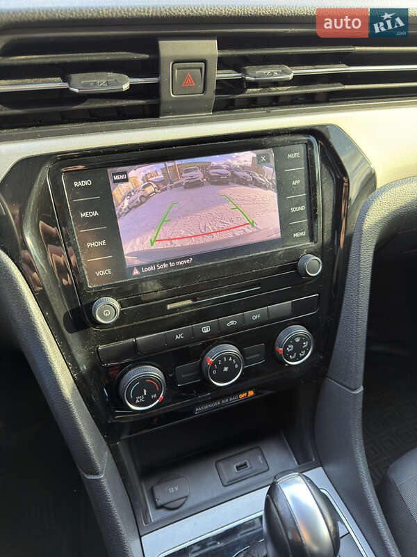 Седан Volkswagen Passat 2020 в Ивано-Франковске