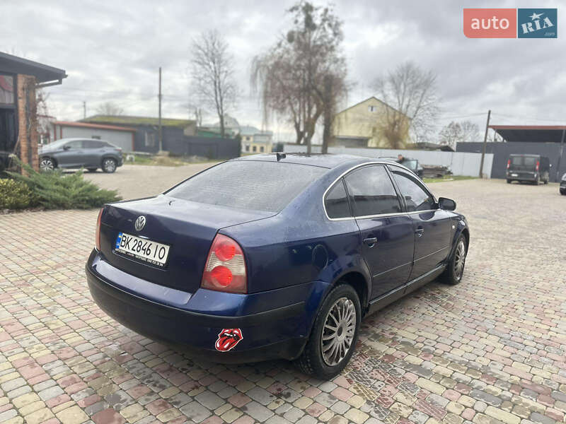 Седан Volkswagen Passat 2002 в Березному