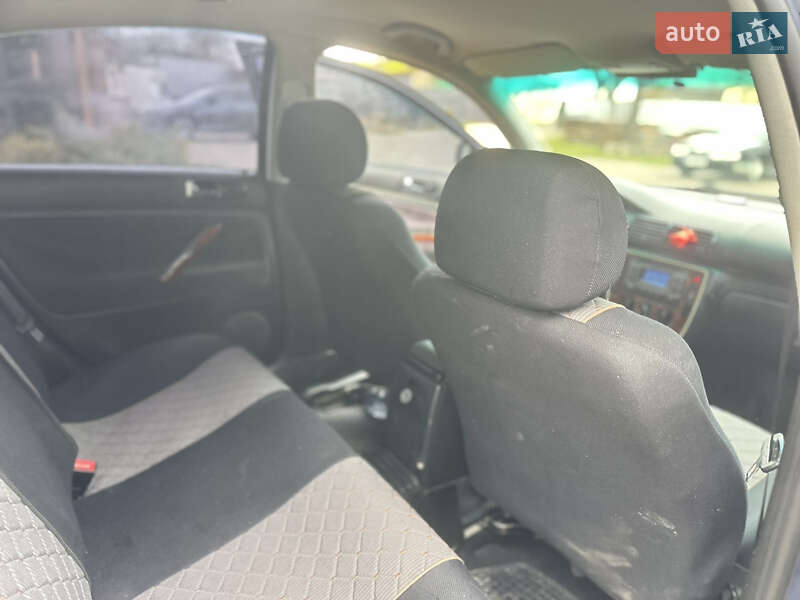 Седан Volkswagen Passat 2002 в Березному