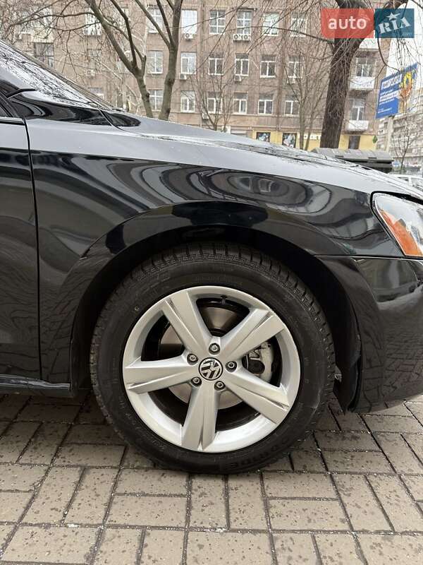 Седан Volkswagen Passat 2014 в Кривом Роге