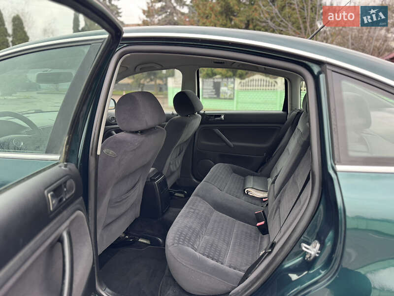 Седан Volkswagen Passat 2001 в Дубно