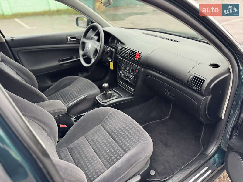 Седан Volkswagen Passat 2001 в Дубно