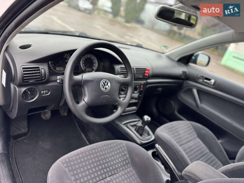 Седан Volkswagen Passat 2001 в Дубно